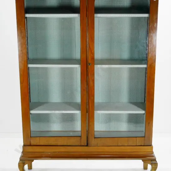 large oak and veneer 2-door display cabinet w/3 adj. shelves, fabric lined, split & ripples to veneer H1760 W1170 D350