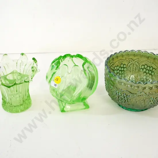 2 green depression glass vases H-100 and a green carnival glass bowl Diameter 130