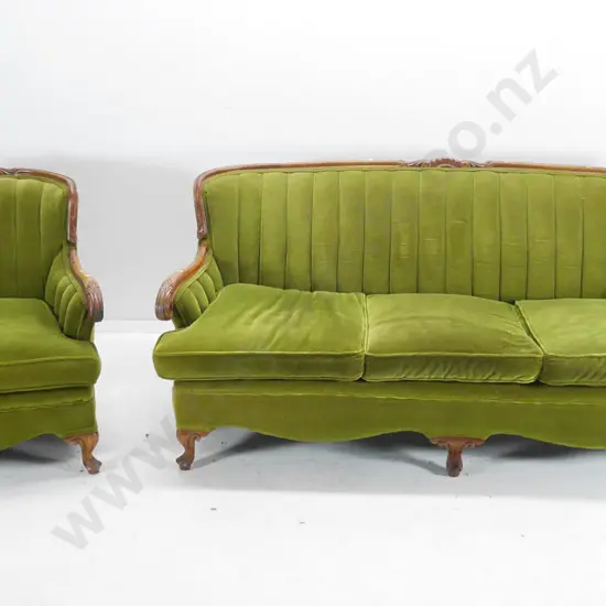 carved-frame 3-seater settee & matching armchair in olive green velvet, some loss of polish H-840 W-1870 D-780