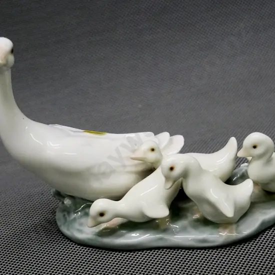 Lladro small duck and ducklings figure H-90