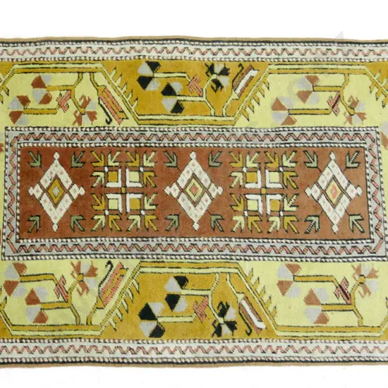 hand-knotted wool floor rug (India?) slight fading L-1365 W-870