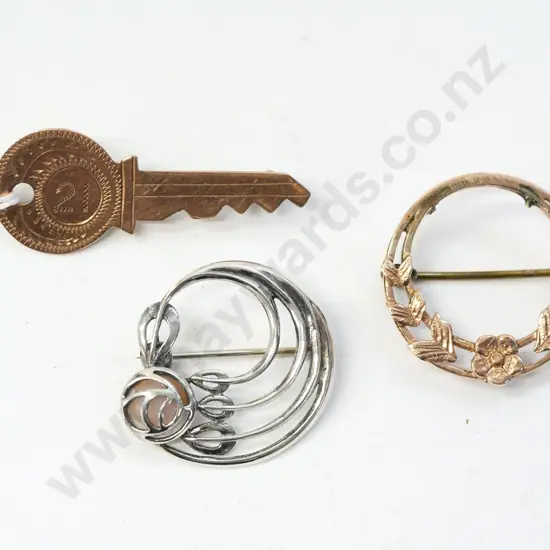 9ct key 21st brooch, round open flower brooch & silver brooch