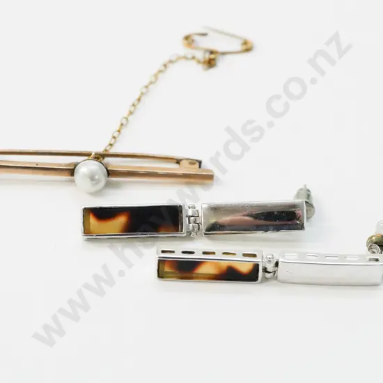 pair of silver earrings stamped 925 & 9ct pearl bar brooch with safety chain stamped 9ct