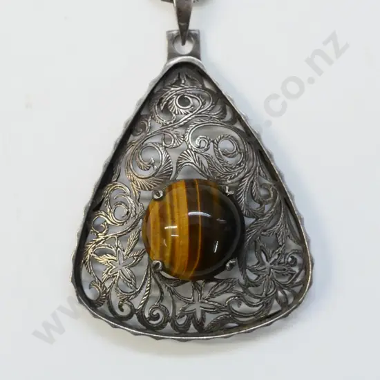 large silver tigers eye pendant - stamped Israel 925