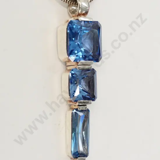 silver & blue stone pendant stamped 925