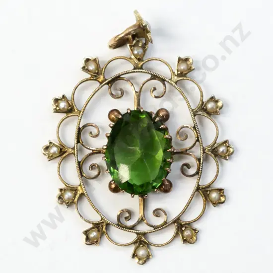 9ct emerald & seed pearl pendant - no chain