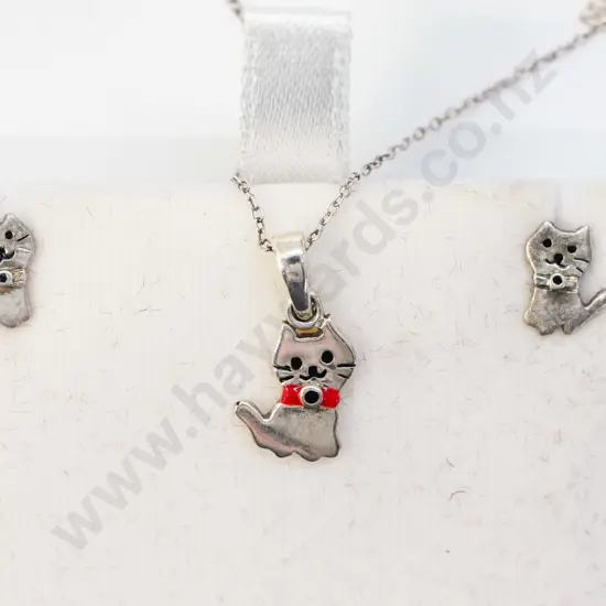 silver cat pendant with matching earring stamped 925
