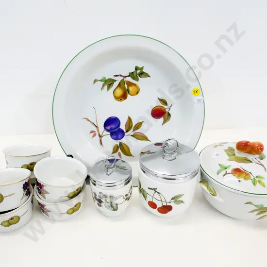 2 pieces of Evesham Vale oven ware, 2 egg coddlers, and 6 Evesham ramekins