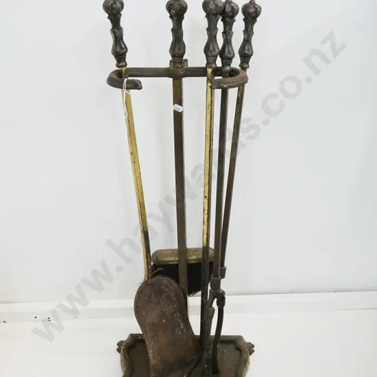 cast metal (brass?) 4-piece fireside set H-770