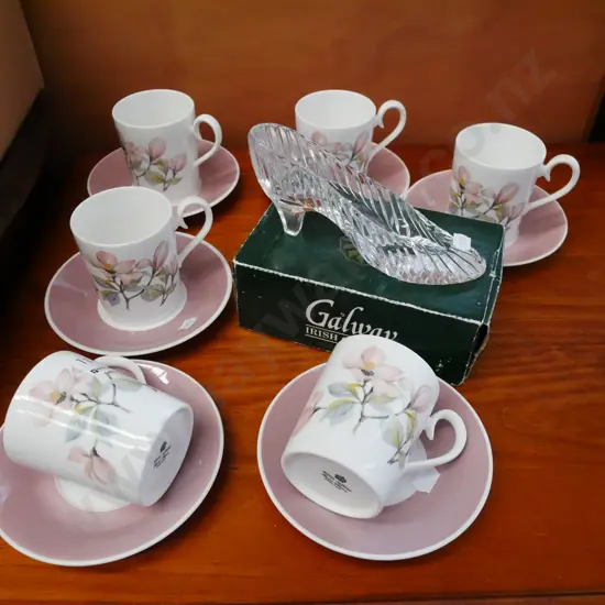 6x Royal Albert Magnolia coffee cups and saucers, glass slipper