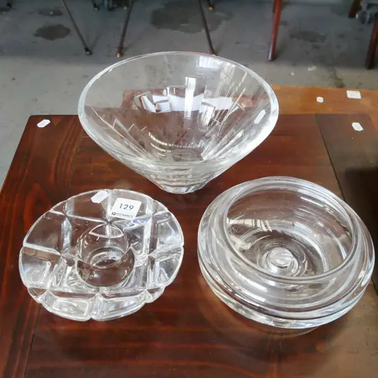 2x glass bowls, tealight candlestick
