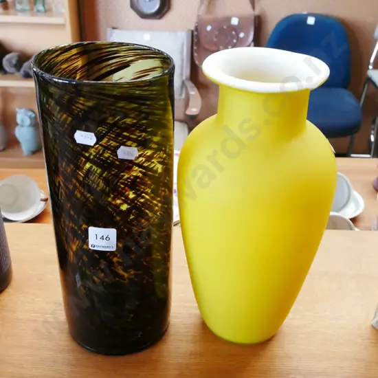 2x glass vases Tallest 310