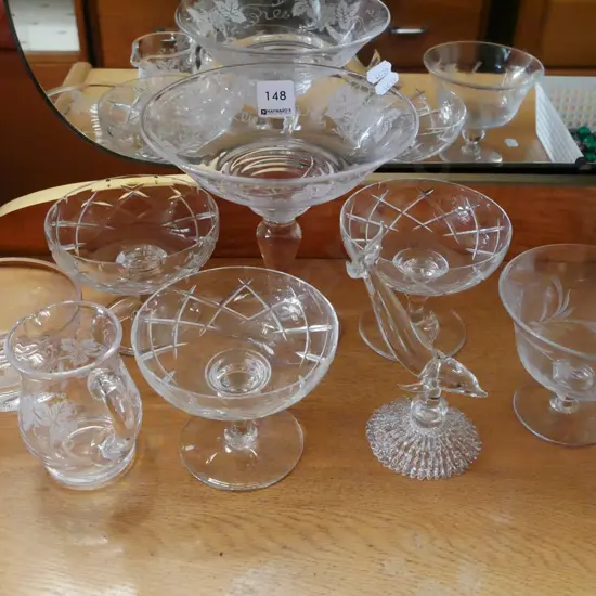 comports, dolphin figurine etc Comport H-170