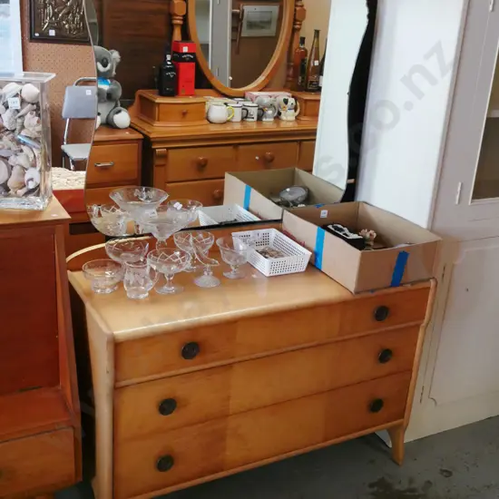 oak and veneer 3 drawer mirror back dresser H-1510 W-1000 D-420