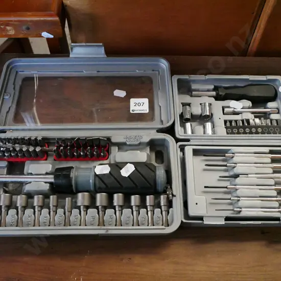 2x screwdriver sets
