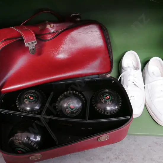 lawn bowl bag with Taylor size 6 balls, size 11 shoes
