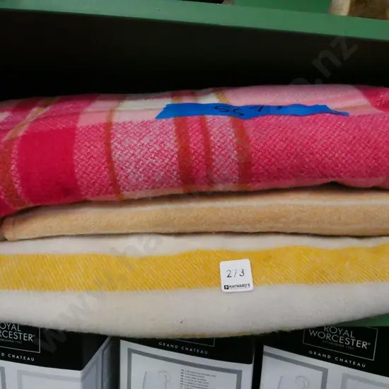3x woollen blankets