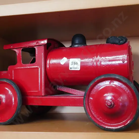 red painted Triang toy train - faults
