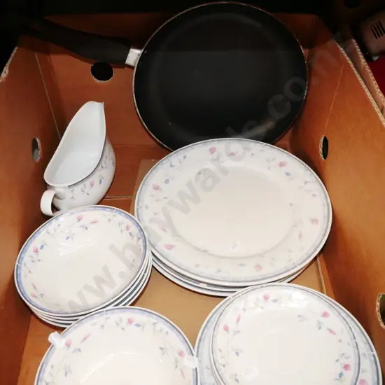 box; Florete plates, bowls, jug