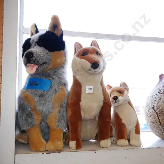 3x stuffed toy dogs