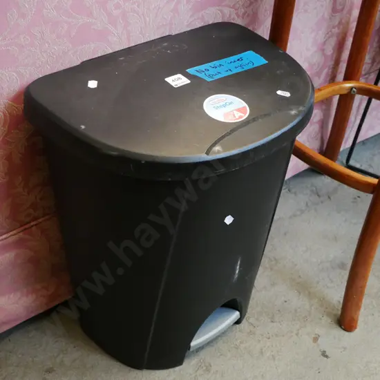 step on rubbish bin - no pail inside