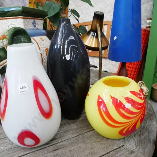 3x glass vases H-390