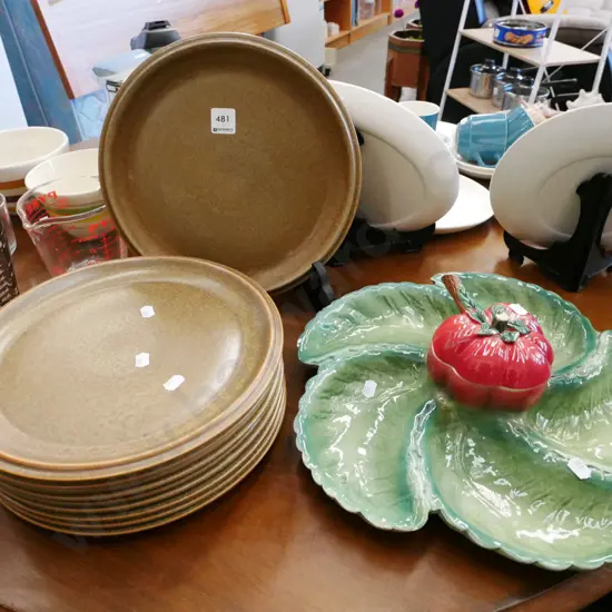 Temuka pottery dinner plates, unusual tomato themed serving bowl