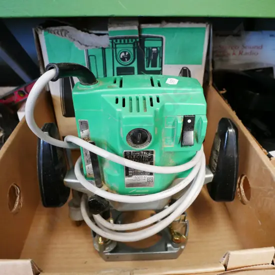 Hitachi plunge router