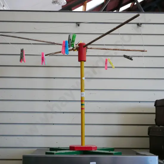 vintage child's clothes line H-580