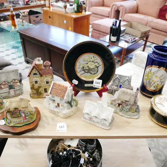 Lilliput Lane cottages, Chokin items