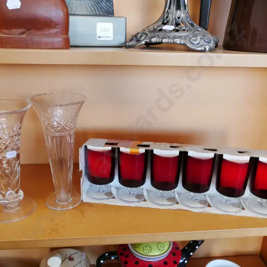 set of 6 ruby glass glasses, 2x crystal vases H-200