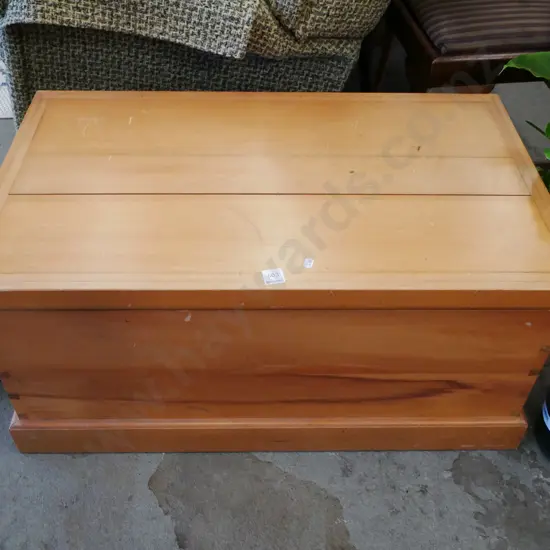 rimu dove tail trunk with small crack on top H-370 W-785 D-475