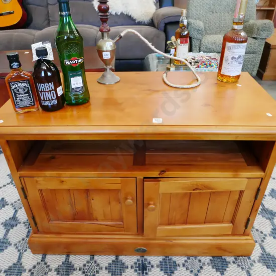 rimu 2 door entertainment unit H-610 W-900 D-450