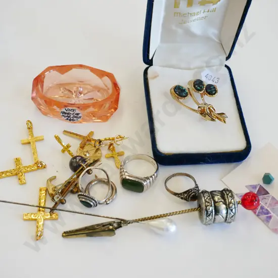 tray of costume jewellery