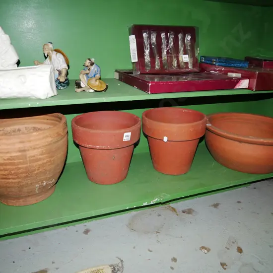 4x terracotta garden planters