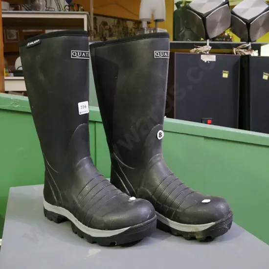 pair of Quatro size 8 gumboots