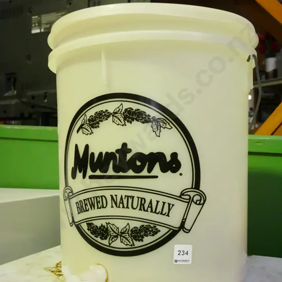 Muntons plastic home brew fermenter
