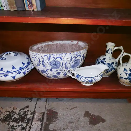 shelf; blue and white vege, vases, gravy boat