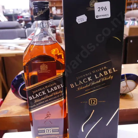 Johnny Walker Black Label 1L and box