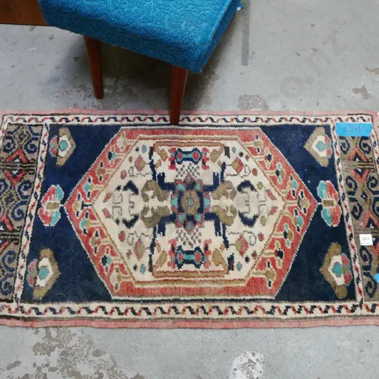 small hand knotted floor mat L-970 W-520