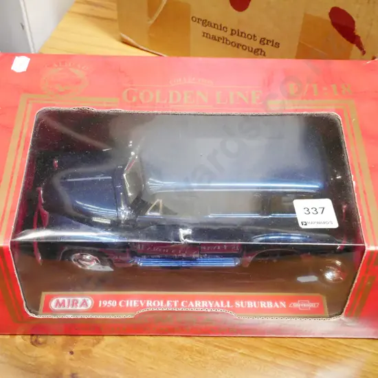 die cast scale model 1:18 1950 Chevrolet Suburban 