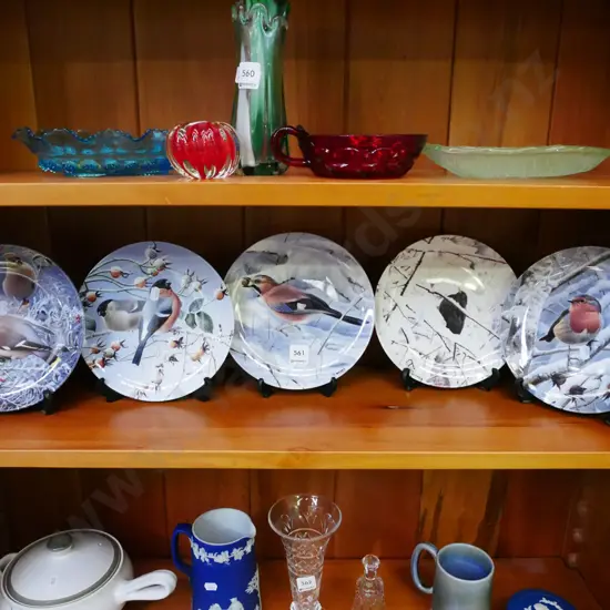 5x Wedgwood Woodland Winter cabinet plates