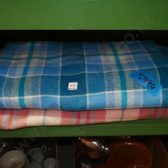 2x checked woollen blankets
