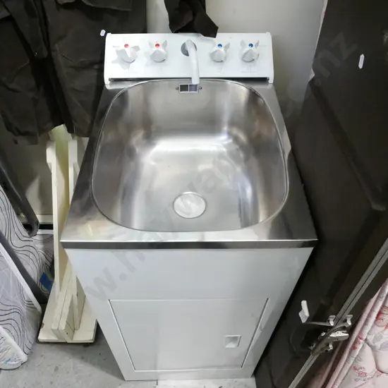 Robin Hood laundry tub