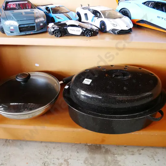 large enamel lidded roasting dish, lidded wok