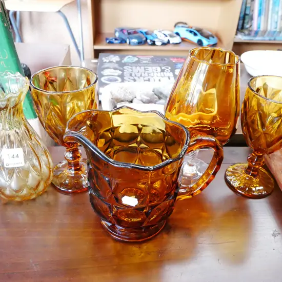 3x amber glass goblets, water jug, vase Goblet H-210