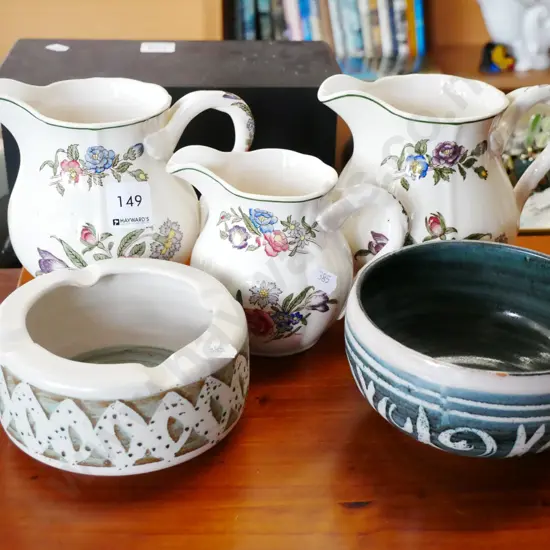Hanmer Pottery bowl, ashtray, 3x floral Spode jugs