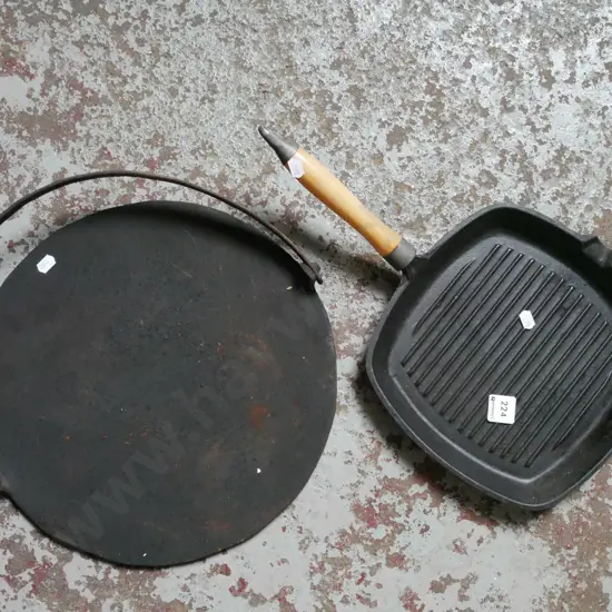 cast iron skillets x2