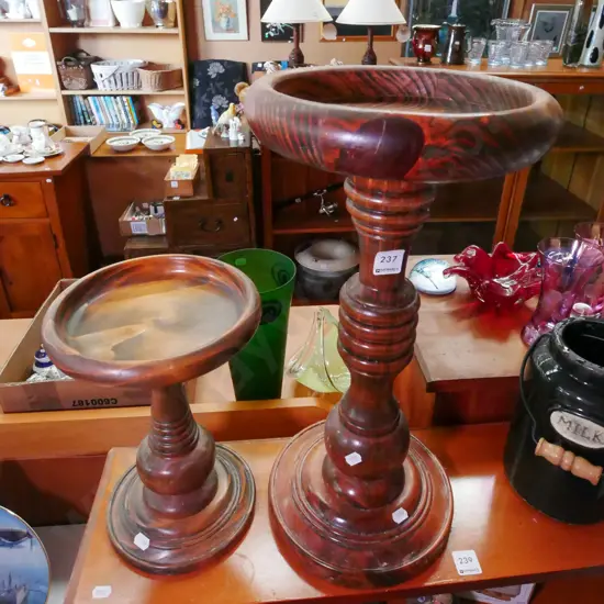 2x turned pine jardiniere stands H-470