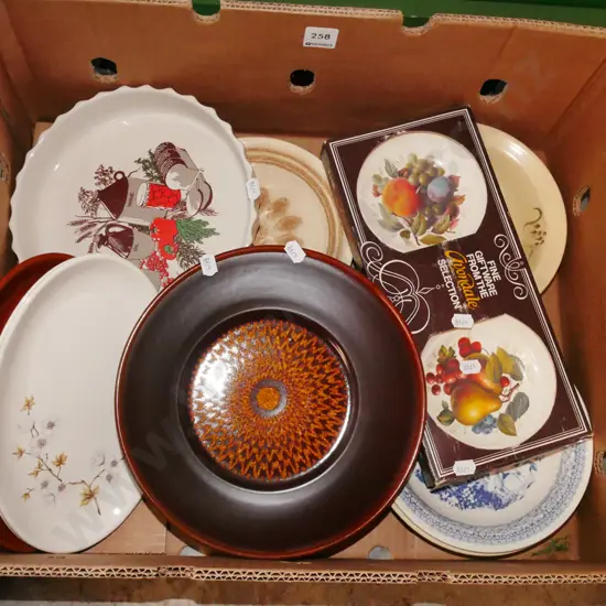 box; Crown Lynn bowls, plates, jam dishes etc
